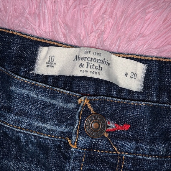 💛 A&F Shorts 💛 - Picture 3 of 4